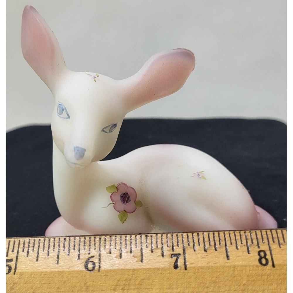 Fenton Burmese Laying Pink Deer Hand Painted Berries & Blossoms Signed Vintage - Picture 7 of 8